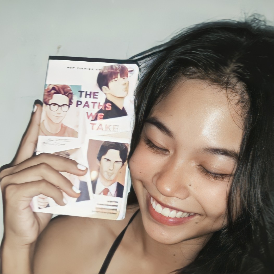 OnlyMateNiCaleb's tweet photo. "I am Olivia Emerald, a beautiful jewel that can glow on her own" One of my fave quote from #ThePathsWeTake

1M/10 GRABE sobrang nag-enjoy ako magbasa!
@VentreCanard_Wp @sweetblunch
@starinewrites @yourstruIytrina 

[Short review below]
#VCAfieday
#PopFicSelfie
#PopFicBookSnap https://t.co/CDoSrRuxai