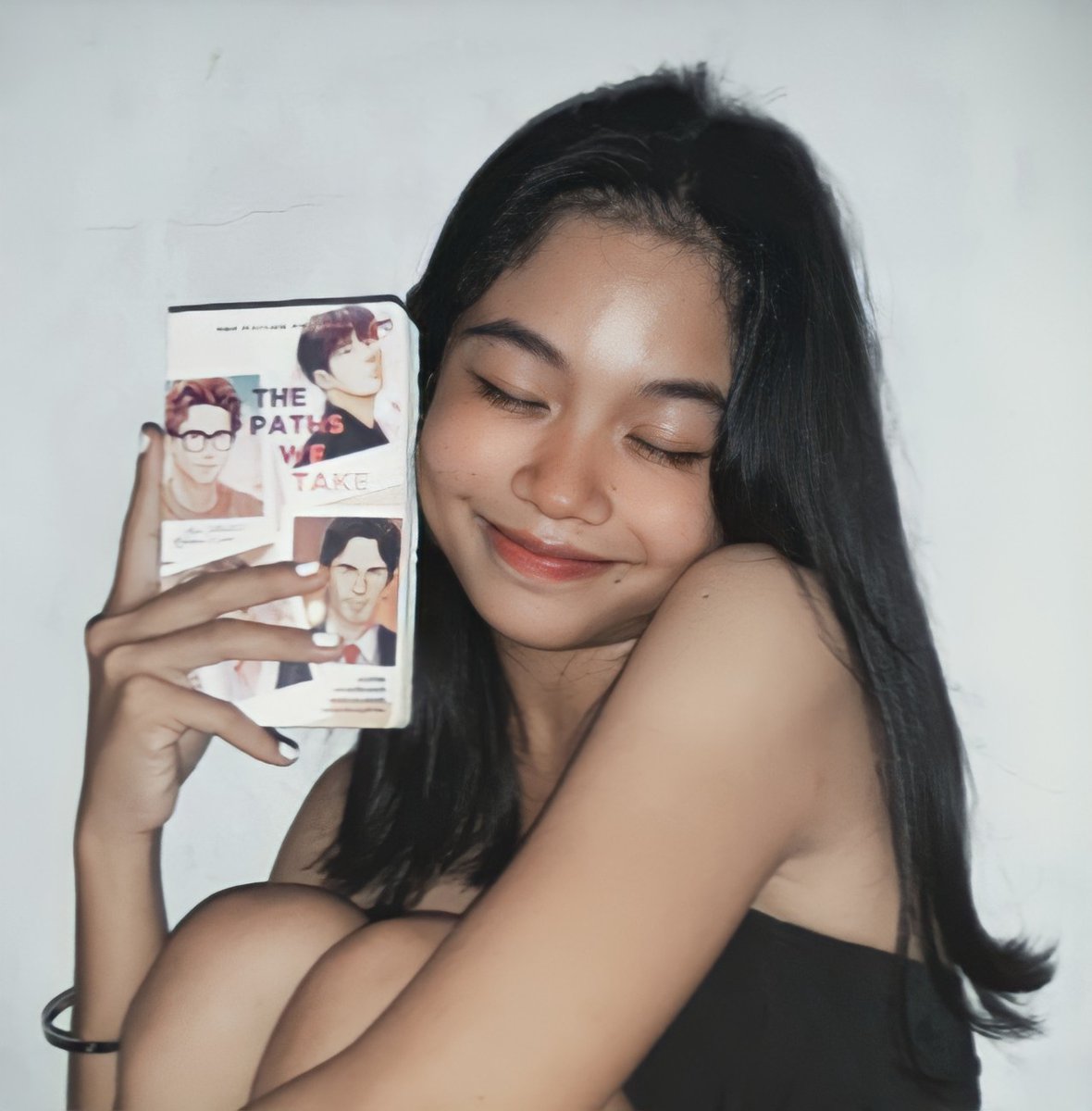 OnlyMateNiCaleb's tweet photo. "I am Olivia Emerald, a beautiful jewel that can glow on her own" One of my fave quote from #ThePathsWeTake

1M/10 GRABE sobrang nag-enjoy ako magbasa!
@VentreCanard_Wp @sweetblunch
@starinewrites @yourstruIytrina 

[Short review below]
#VCAfieday
#PopFicSelfie
#PopFicBookSnap https://t.co/CDoSrRuxai