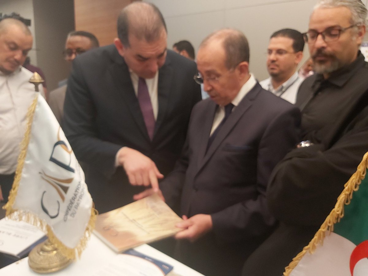 CAPCAlgerie's tweet photo. #REGIONS
 Le pdt @samiagli en visite de travail à la wilaya de #Annaba
RDV ce matin au salon de la pharmacie #ALPHARMA organisé avec notre bureau local et inauguré par le wali Djamel-Eddine Berimi
Mettre en valeur les capacités nationales dans l'#industrie #pharmaceutique. https://t.co/1RxjxpA89A