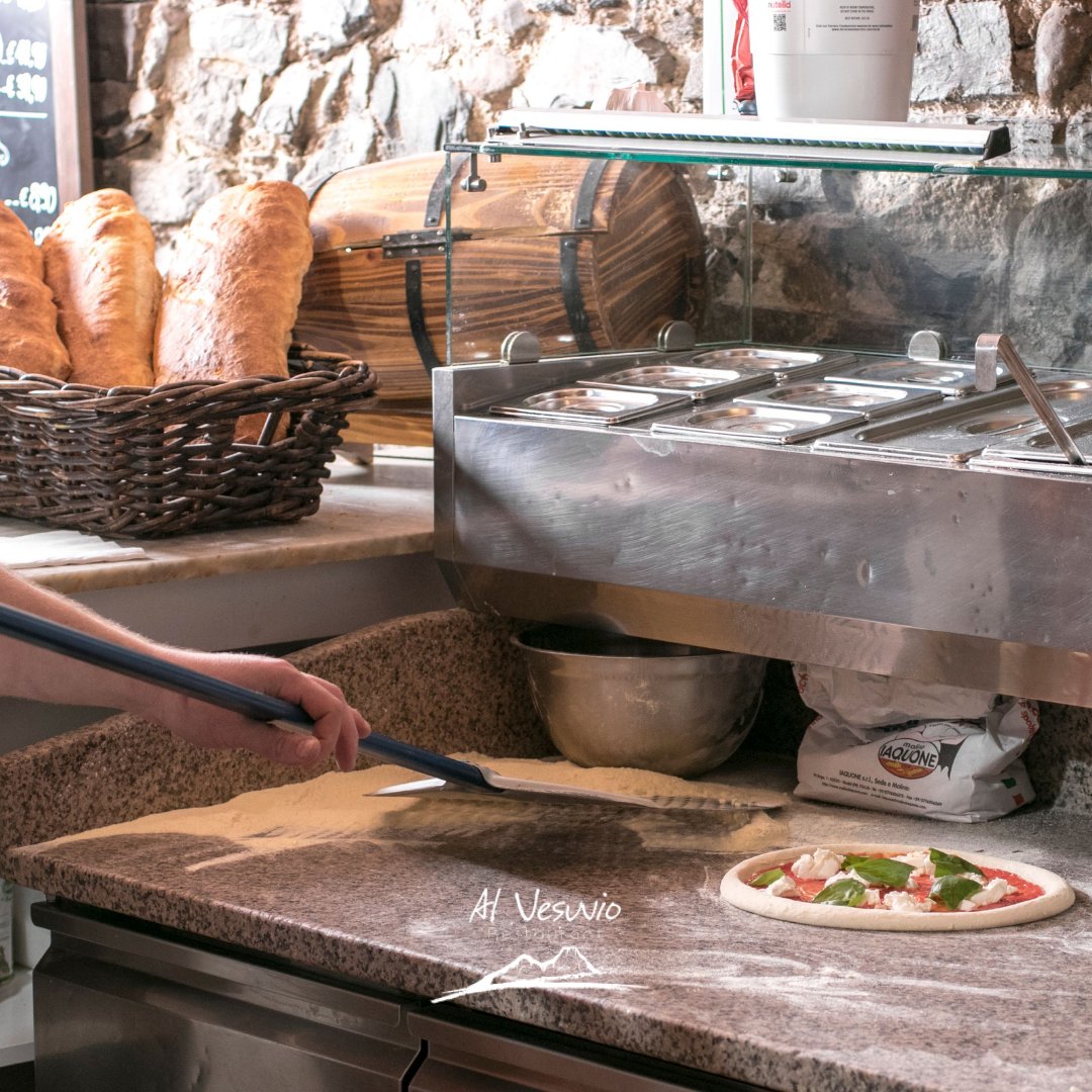 Al Vesuvio Pizzeria tweet media