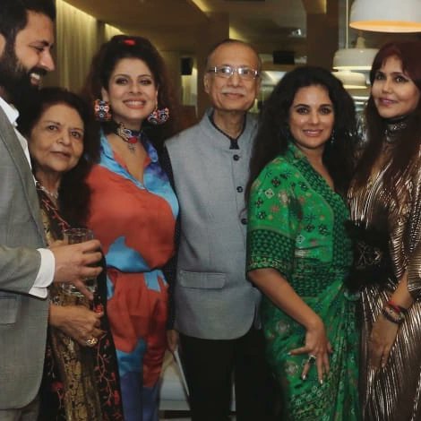 A grand opening night by <a href="/nishjamvwal/">Nisha JamVwal</a> for my #artshow <a href="/TajMahalMumbai/">The Taj Mahal Palace</a>