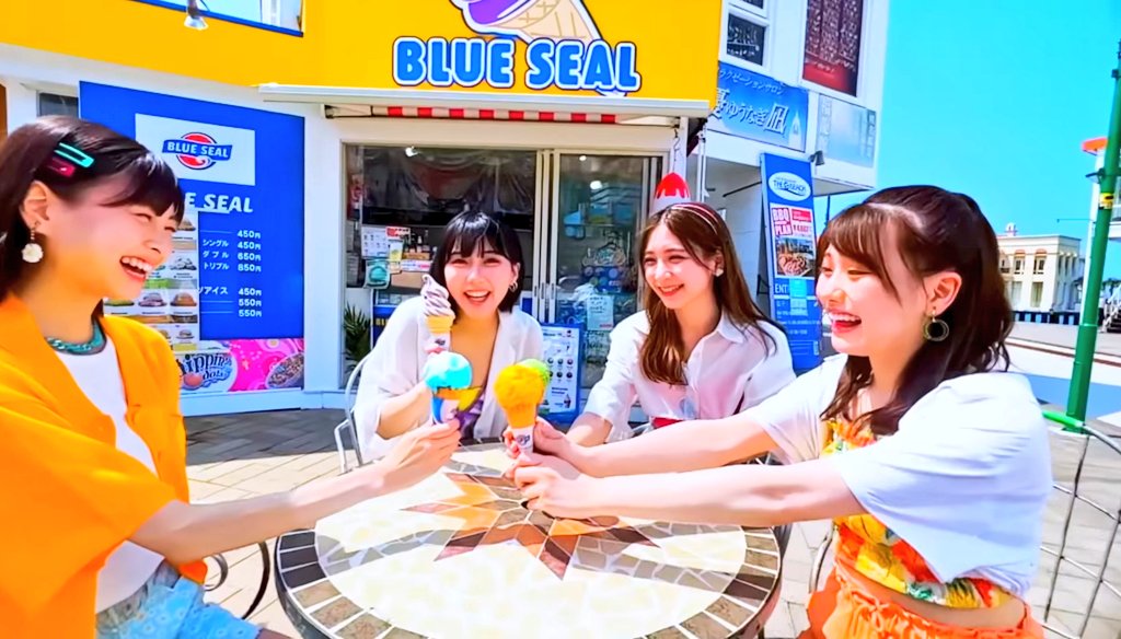 kazuchindayoro's tweet photo. さすがにあの風だと吹き消されてるね🤣

#ビーサンはなぜなくなるのか 
#summerversion
#HKT48 https://t.co/GewQj4fVW4