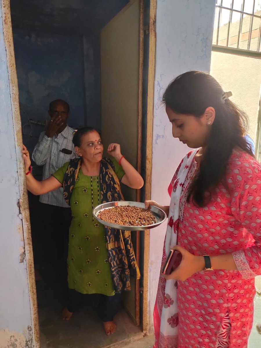 sdmjunagadh's tweet photo. આજરોજ શાળા પ્રવેશોત્સવ -૨૦૨૨  અંતર્ગત ભવનાથ પ્રાથમીક શાળા અને ગણેશનગર પ્રાથમીક શાળા ની મુલાકાત લેવામા આવી અને બંને શાળાઓમા બાળકો ને આપવામા આવતા  મધ્યાહન ભોજન ની રૂબરૂ ચકાસણી કરવામા આવી અને સાથે જ ભવનાથ પ્રાથમીક શાળા ના બે મતદાન મથકો ની પણ ખરાઈ કરવામા આવી.@collectorjunag https://t.co/uksYxIfnzk