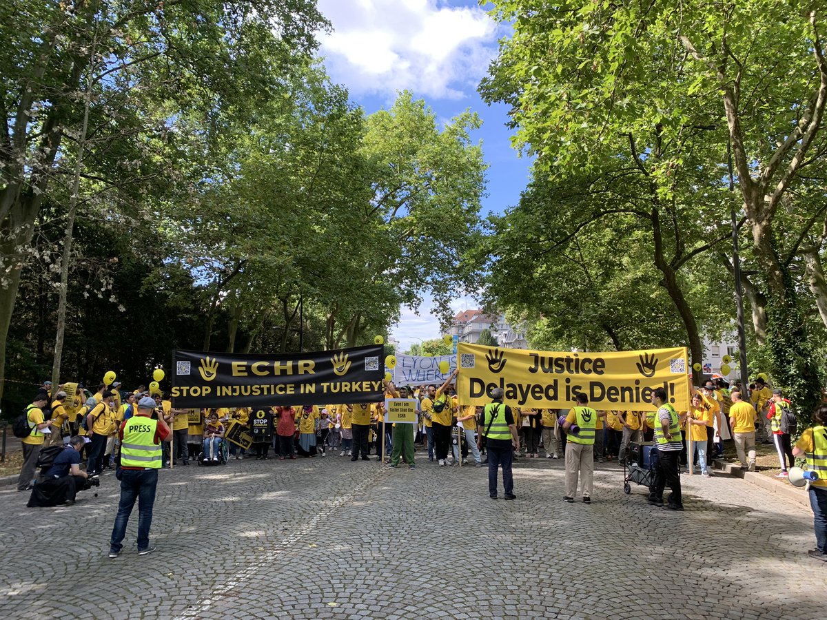 Adalet için Strasburg’tayız.

#JusticeForALLinTurkey