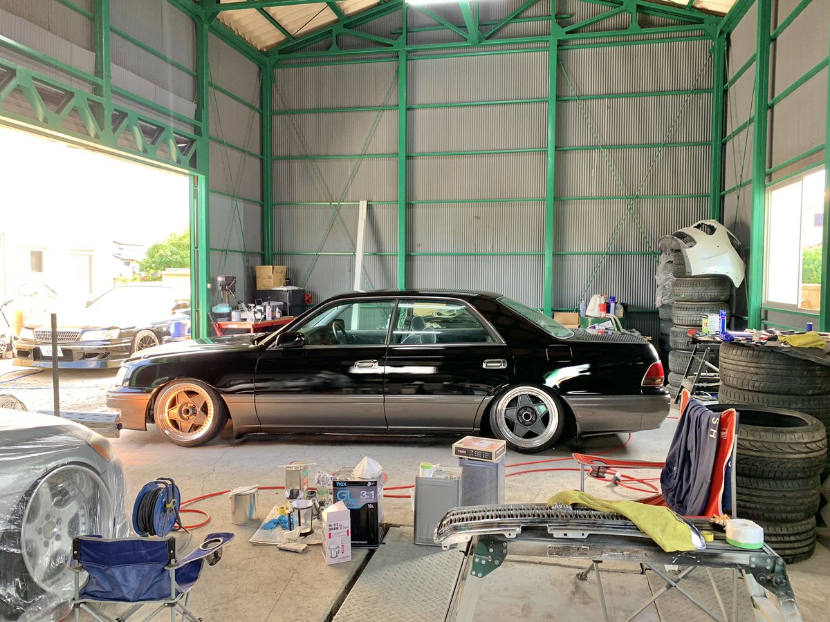 Kosmic01's tweet photo. 彼女との共有足車の15クラウン完成したー！

団地が似合いそうだから近所の廃団地で撮ってきた📸🚗 https://t.co/GoPwmJWh8d