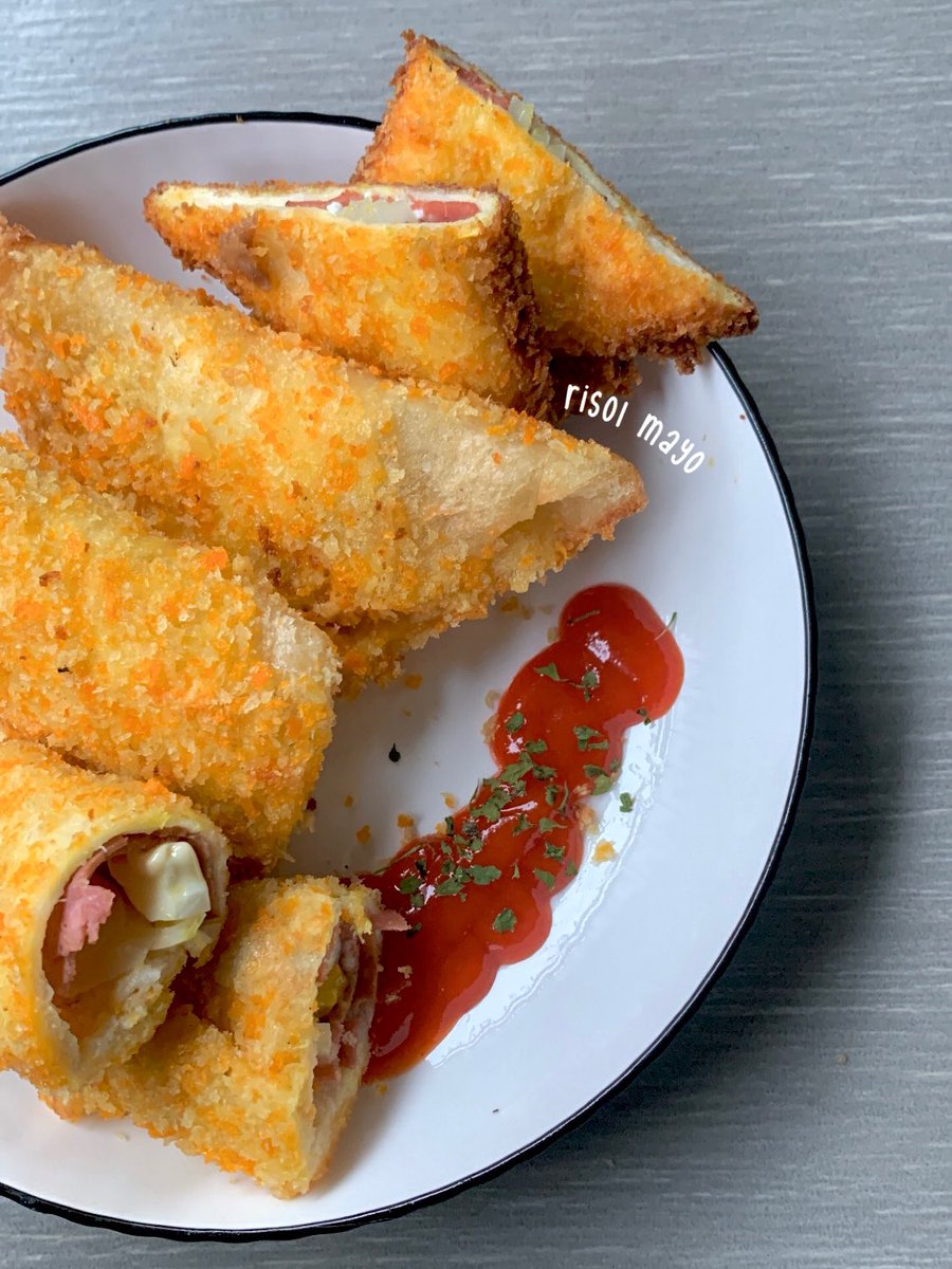 swextdemon's tweet photo. abis bikin risol mayo pakai bahan yg ada di kulkas, super gampang, irit &amp; enak bgttt 😍💗

bikin lmyn banyak krn ada temenku &amp; mamaku, katanya enaaak! 
resep aku drop di bawah yaa <3 #syeeats https://t.co/qTIWkXf1LG
