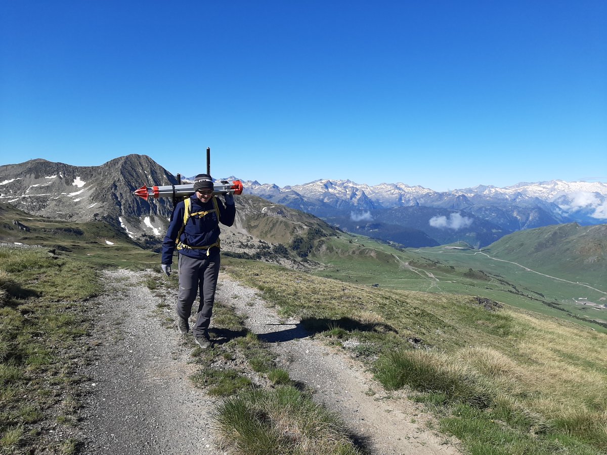 IGNSpain's tweet photo. ⛰️ Terminada la campaña de verano de este año para la observación precisa de la frontera entre España y Francia. Como en años anteriores, nuestros compañeros del IGN han acompañado en los trabajos, a los técnicos del Centro Geográfico del Ejército de Tierra #CEGET @EjercitoTierra https://t.co/sT7e6gSnO8