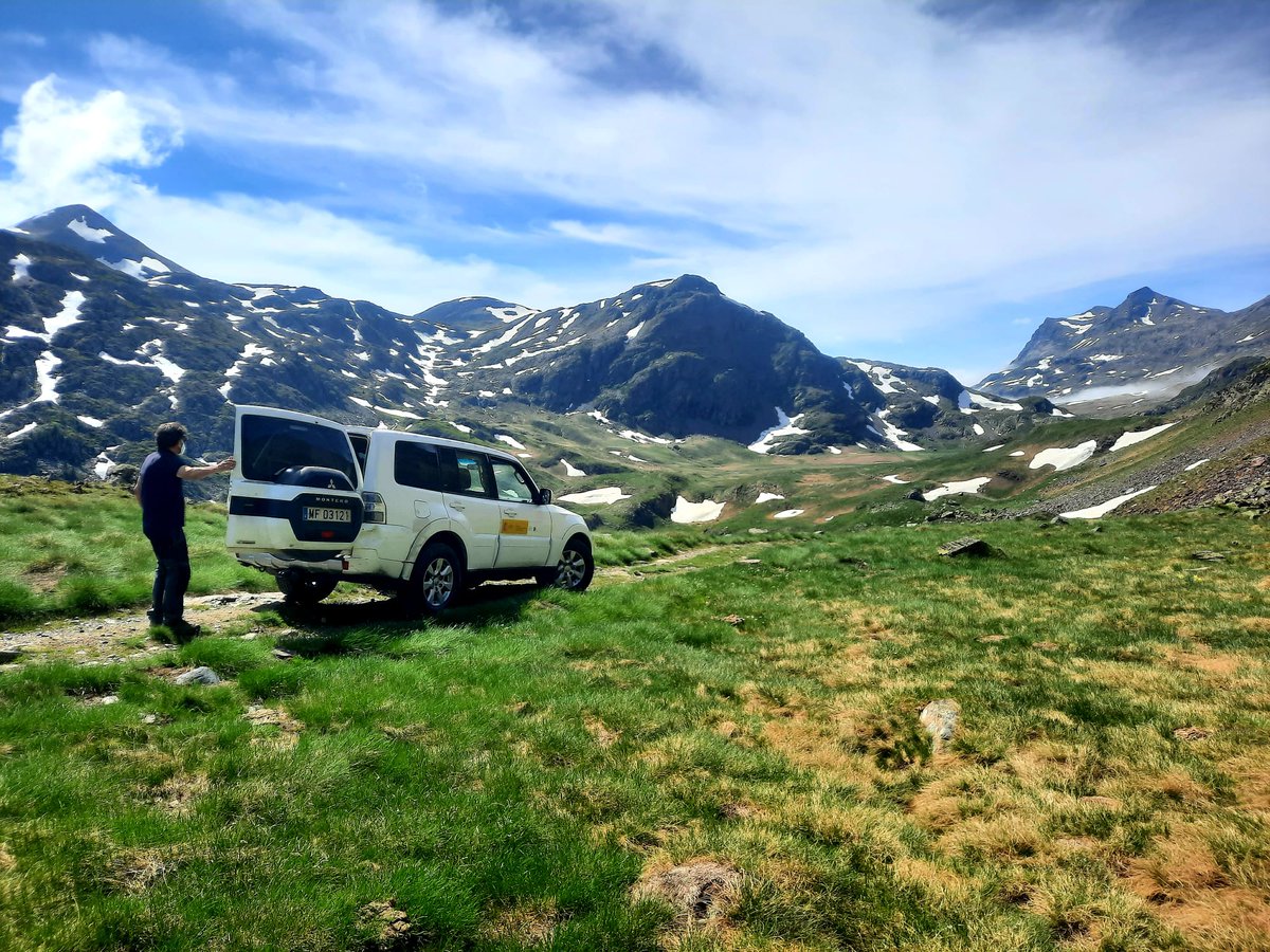 IGNSpain's tweet photo. ⛰️ Terminada la campaña de verano de este año para la observación precisa de la frontera entre España y Francia. Como en años anteriores, nuestros compañeros del IGN han acompañado en los trabajos, a los técnicos del Centro Geográfico del Ejército de Tierra #CEGET @EjercitoTierra https://t.co/sT7e6gSnO8