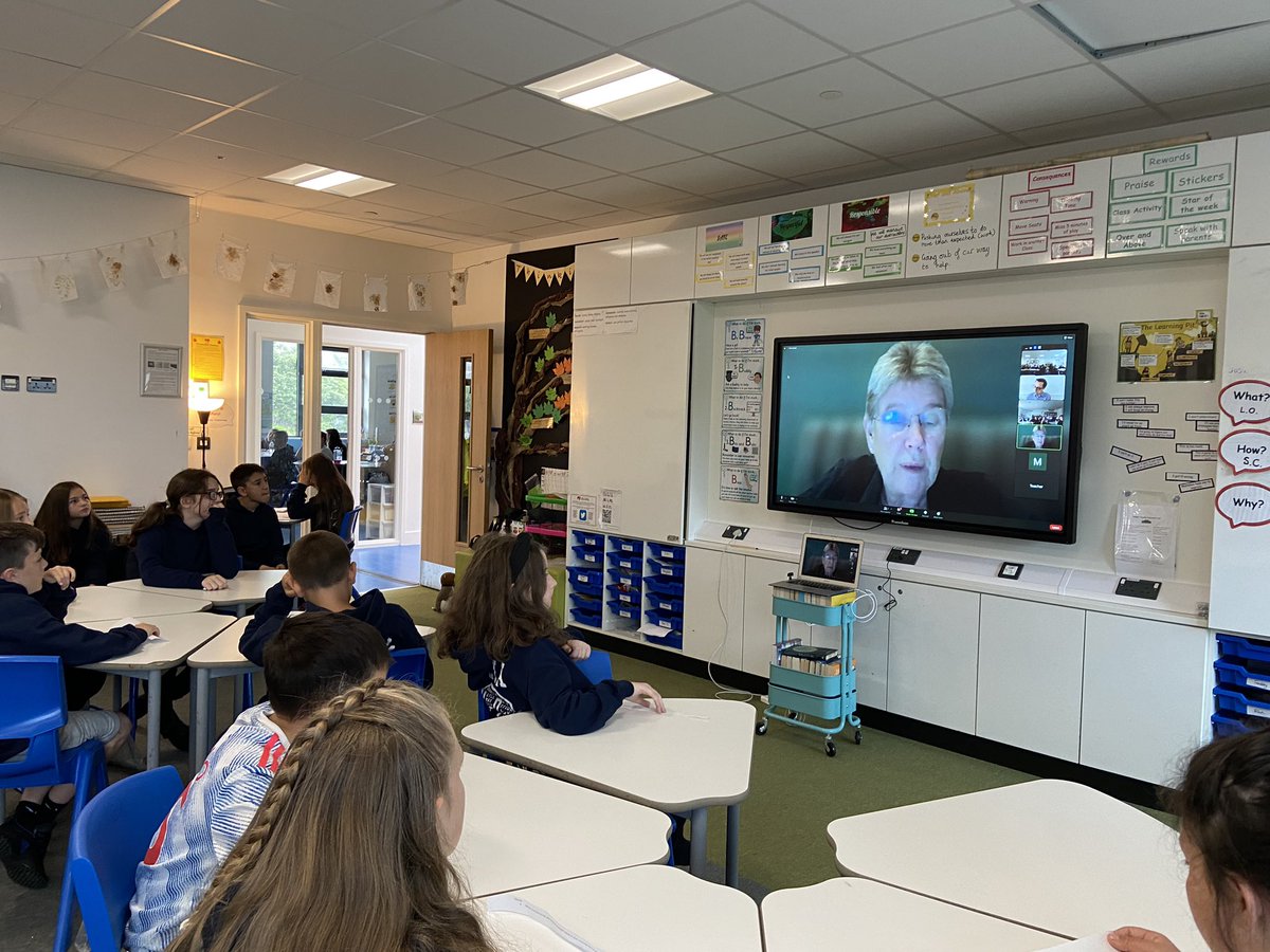 ysgolyddraig's tweet photo. #yydcaerdydd #yydlearnervoice #yydcaerffili #yydhafren meeting @JaneHutt and having an opportunity to engage in political and social issues and ask their questions. @PoliticsProject #yydeic https://t.co/KavGVMRKik