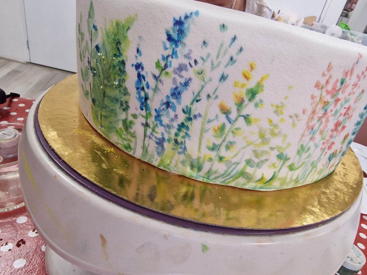 gaabsNL's tweet photo. #workinprogress #cakedecoration #taartdecoratie #werkdag #bruidstaart https://t.co/CWpoJkqCts