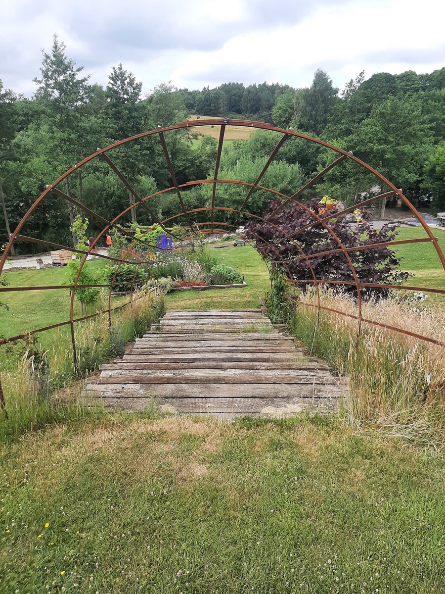 joeltarranvil's tweet photo. I get a lot of return clients. I've made several pieces of #bespoke #ironwork before for these clients & am back again making a handrail. Nice looking over at the 4m and 10m #garden #plant arches I made. The big one went uphill! #landscape #gardening #plantsupport #roses #vines https://t.co/f0HWFntt1S