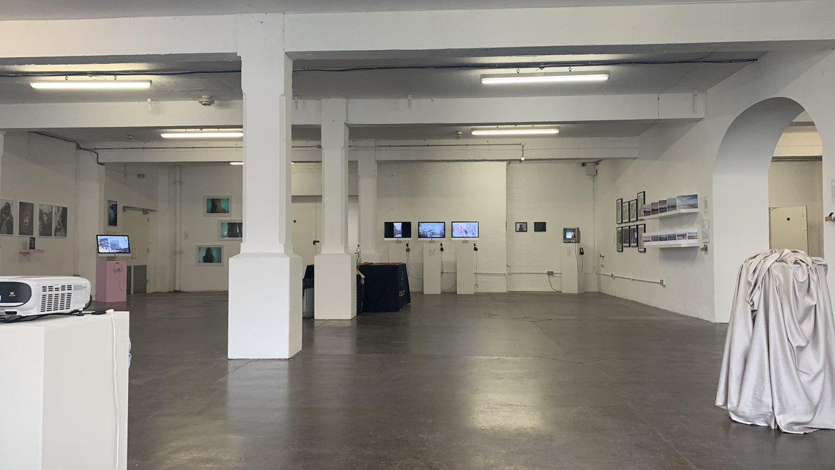 pastforward_22's tweet photo. FREE RANGE SHOW 

Our exhibition is open to the public today until 6pm, come drop in if you’re passing by!! 

The Old Truman Brewery. 24th- 26th June ‘22, open to public. 11am - 6pm.

#exhibition #freerange #aru #photographers #pastforward22 #bts #Classof2022 #london #bricklane https://t.co/a4ONQ0AUpd