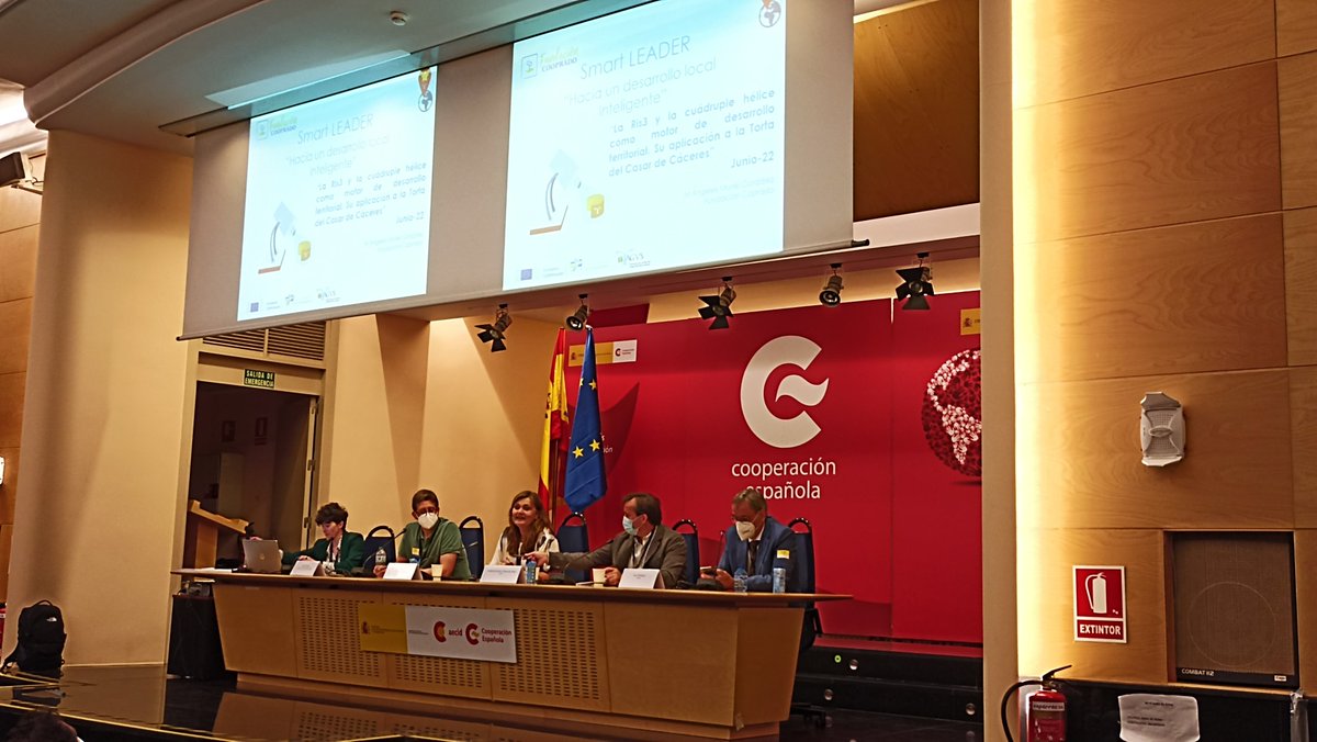 Flavia_Rocca's tweet photo. Trabajo, entusiasmo e ilusión ayer en el Seminario de #Alianzas Multiactor y #cooperaciónaldesarrollo, organizado por  @Acontraelhambre, @acodea_   y @AECID_es . Ideas, sinergias y potencialidades en el sector #agroalimentarioES, #agripoolers, #cooperativas https://t.co/rly1ic2U8K