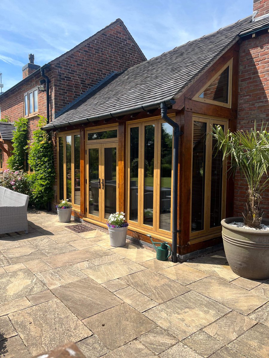 Hortonline's tweet photo. Installer of the Month entry from Chris Coleman 😎
Check out the second half on this installation completed with R9 #windows &amp; #doors. Well done Chris, this looks fantastic! 
.
#residencecollection #hortonbp #buildingplastics #tradesmen #staffordshire #homeimprovements https://t.co/epzHcPd5fI