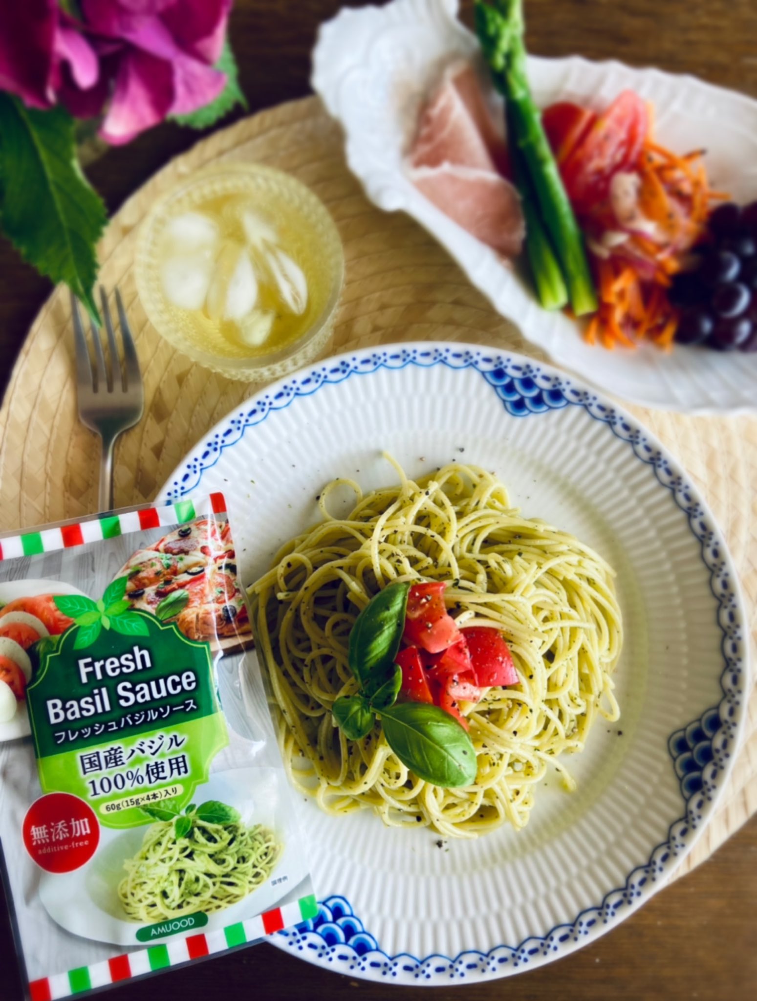 アレルギーっ子ママゆうこりん 卵乳不使用 カルディのバジルソースでバジルパスタ作りました ソースそのままだと塩気がないので塩胡椒と追いオリーブ油してます バジルがさわやかで美味しかった このソース スティックタイプが4本入ってて パスタに