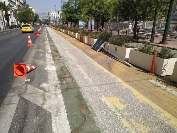 GigVera's tweet photo. Αν υπήρχαν βραβεία των πιο κιτς αστικών παρεμβάσεων ο #Μπακογιάννης θα τα είχε σαρώσει όλα. https://t.co/WH0GtTQ0R2