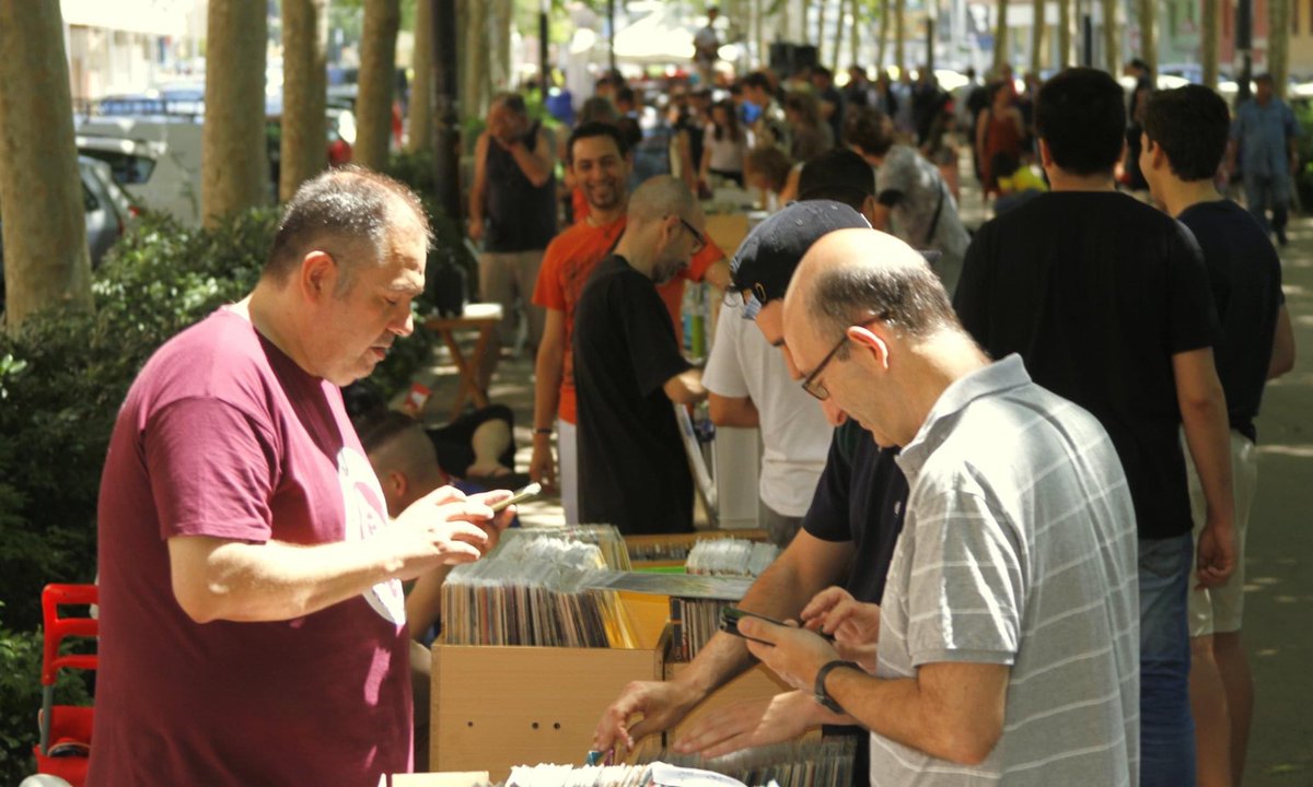 Blanes_cat's tweet photo. Notícia: #Blanes acull diumenge la 2a #FiraDisc a #LaPlantera De 9 a 14’30 h hi haurà parades de discs de vinil , CDs, DVDs, Pòsters i material relacionat amb el món de la música i el cinema, i a les 11 h concert de rock amb ‘The Seventies’
https://t.co/1k1HswTwAU
#fira
#disc https://t.co/nr6HOMmXj6