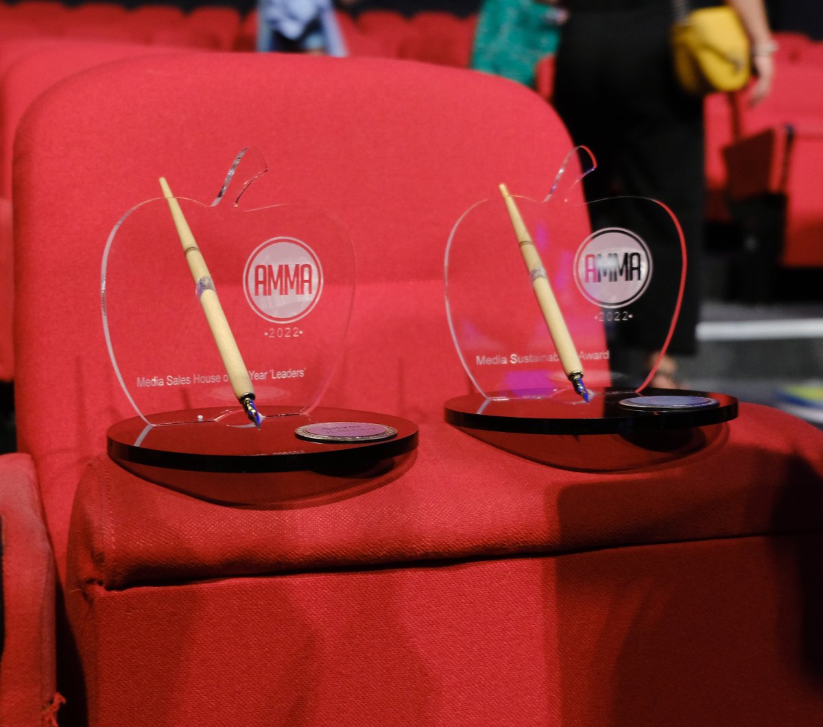 JCDecauxGlobal's tweet photo. Last week, @JCDecaux_be won 2 #AMMA awards, highlighting the great work of their teams. It is also a real recognition for their never ending efforts to innovate our media and their efforts to decrease our environmental footprint since more than 10 years.
#ammaawards #commpass https://t.co/pdNI9Tt5xg