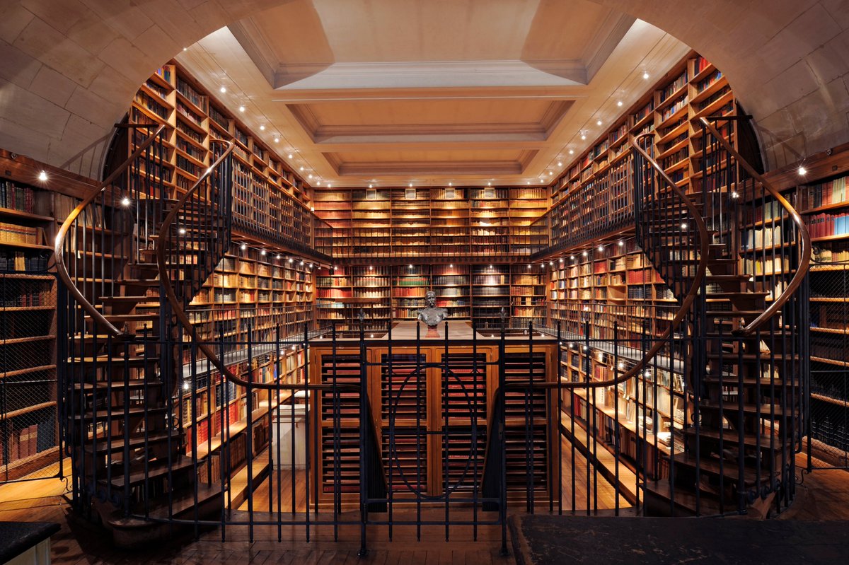 CdeChantilly's tweet photo. La bibliothèque du théâtre du château de Chantilly sélectionnée par les lecteurs du @FinancialTimes comme l'une des plus belles bibliothèques du monde ! Merci 🙏 !
👉 https://t.co/qe8YqJt9bt

📷 Gary Otte https://t.co/cqj0q6gBSa