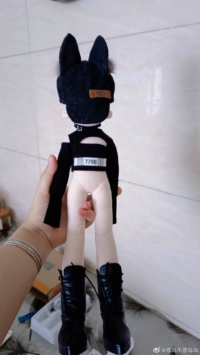Rukka_o0's tweet photo. 아니
.와.. 뭐지.. 
비율..
뭐지.. https://t.co/tLV6AIG3xx