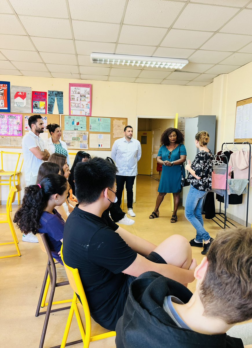 GADDICTIONfr's tweet photo. 👫 5 classes du Collège Rostand #Nice06 sur notre village #EgaliteFH.
👫 Nous c’est la #JeunesseCitoyenne qui s’engage avec la @MetropoleNCA et #PROSOL_FEMMES pour faire reculer le sexisme, faire vivre les valeurs défendues par des personnalités inspirantes telles que #SimoneVeil https://t.co/CMsJFFbBx2