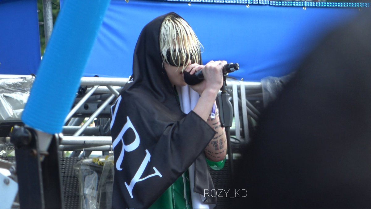 Rozy_KD's tweet image. 220624 #워터밤서울 #애쉬아일랜드 #ASHISLAND @ashisland_99 
스프라이트샤워 시키는 중😇