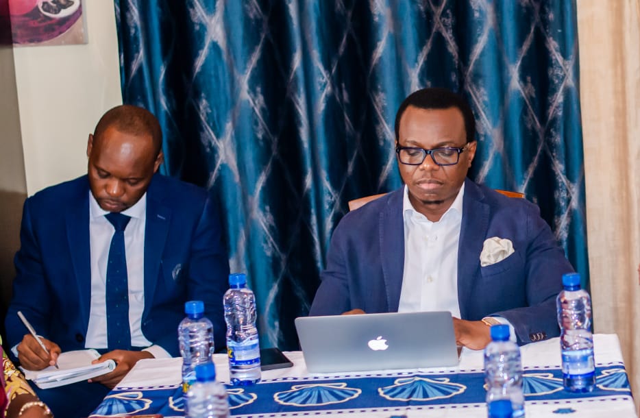 MuyekeFabrice's tweet photo. #KongoCentral : la réhabilitation du pont maréchal était au centre de l'audience que le #PROGOU SEM @g_banduofficiel a accordé à Madame la Directrice Générale de l'#OEBK. @fatshi13, @andrewameso1, @FayKanza1, @GabrielMavinga3, @BillyKambale1, @kalubilionel2, @mechackkalombo1. https://t.co/zYOCuzG62J