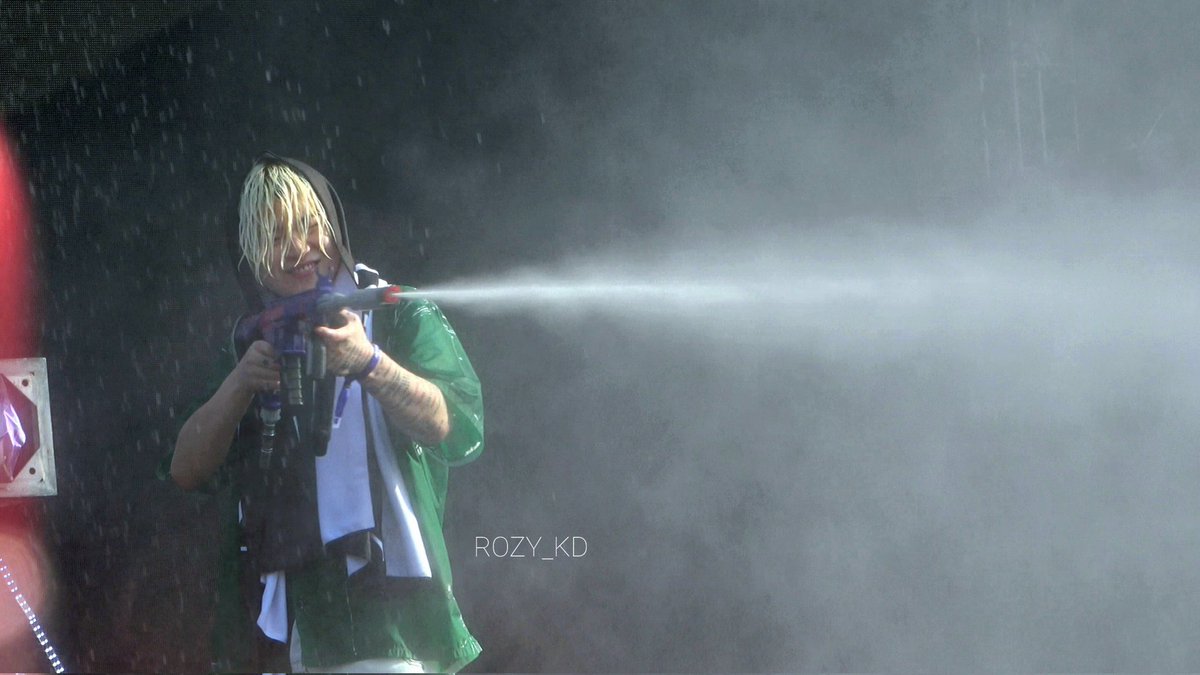 Rozy_KD's tweet image. 220624 #워터밤서울 #애쉬아일랜드 #ASHISLAND @ashisland_99 
스프라이트샤워 시키는 중😇