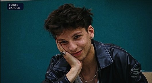 this_isme_22's tweet photo. A tutti quelli che dicono che Luigi l'ha presa in giro, lui per lei c'è sempre stato. Ha creduto in lei più di chiunque altro e se non ha voluto illuderla era perché a lei ci teneva 
Lui non avrebbe mai voluto farle del male💔
#Amici21 #caroligi https://t.co/TW2CSOqjJu