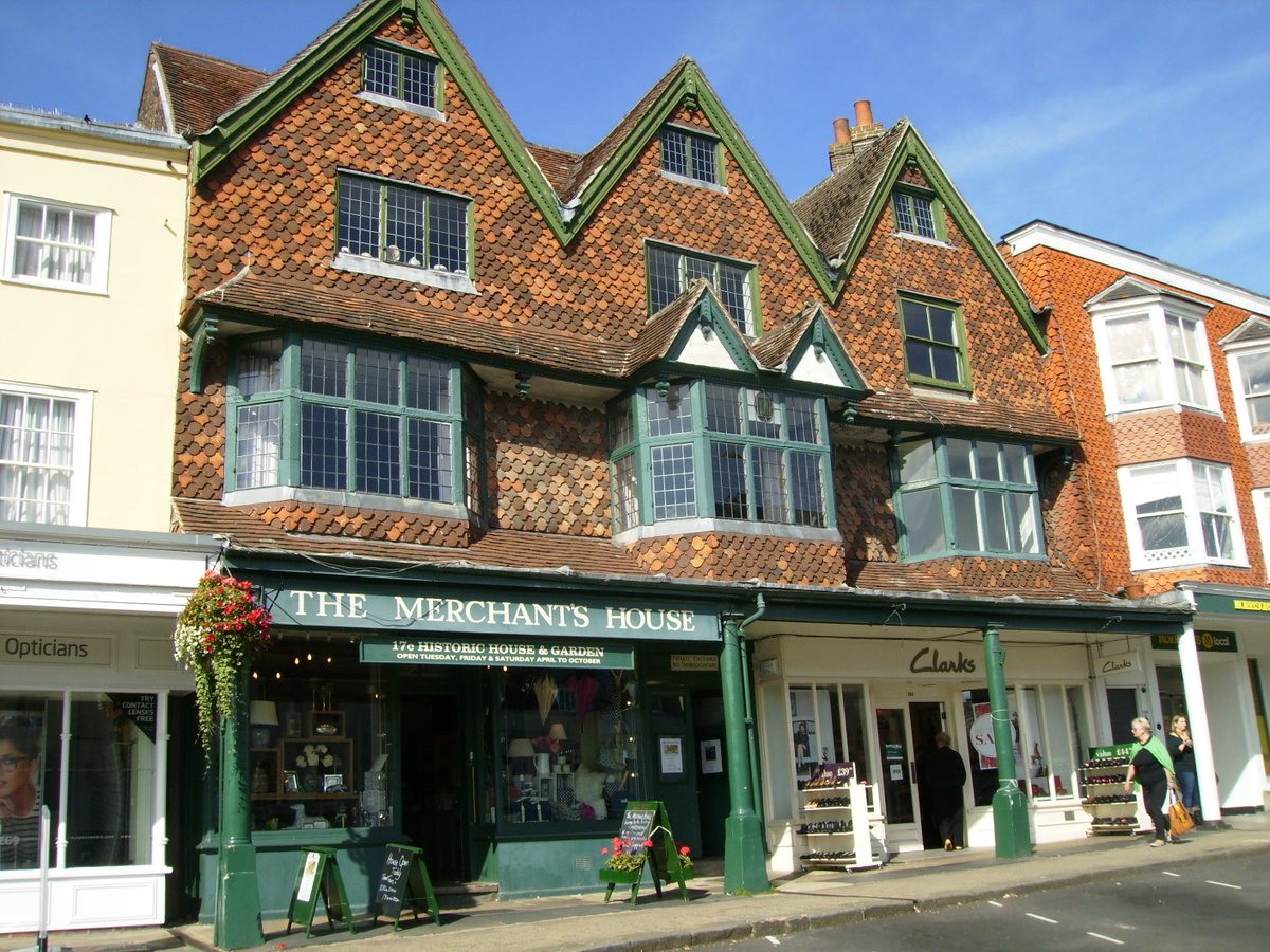 We are open for Free-Flow visits on Saturday 25th June between 10 am-12 pm. £5 per adult, children free. 
The museum and selected rooms will be open. There is also a display on 'Marlborough's Royal Links', some of which was shown at our Jubilee Exhibition.
themerchantshouse.co.uk/visit-us?fbcli…