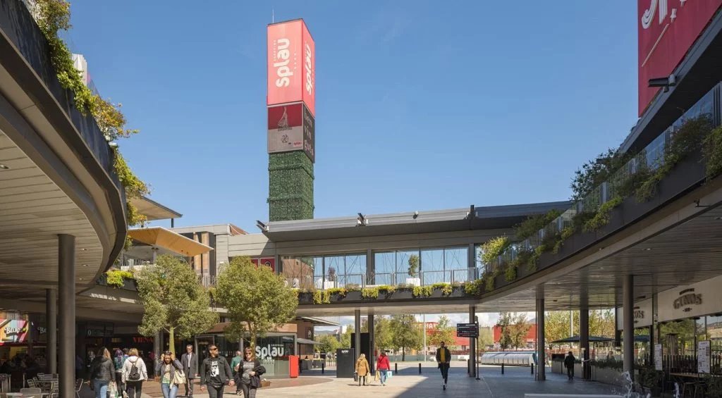 cornella20's tweet photo. Ponen a la venta el centro comercial #Splau por el módico precio de 350 millones de euros
#Cornellà #Unibail #Rodamco #Westfield #CushmanWakefield https://t.co/aEVzCAf1SN via @eltothospitalet https://t.co/CAHZgxdvOo