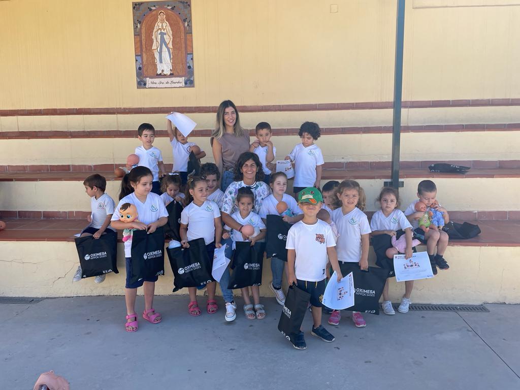 LourdesFvictori's tweet photo. Gran taller de primeros auxilios y RCP recibido de la mano de la enfermera Violeta.

Muchas gracias por tu participación y agradecer también la colaboración de @OximesaNG  por el material para la realización del taller.
#CaminamosJuntos
#colegiosdiocesanos
#Fundacionvictoria https://t.co/oYKdI6E6H5