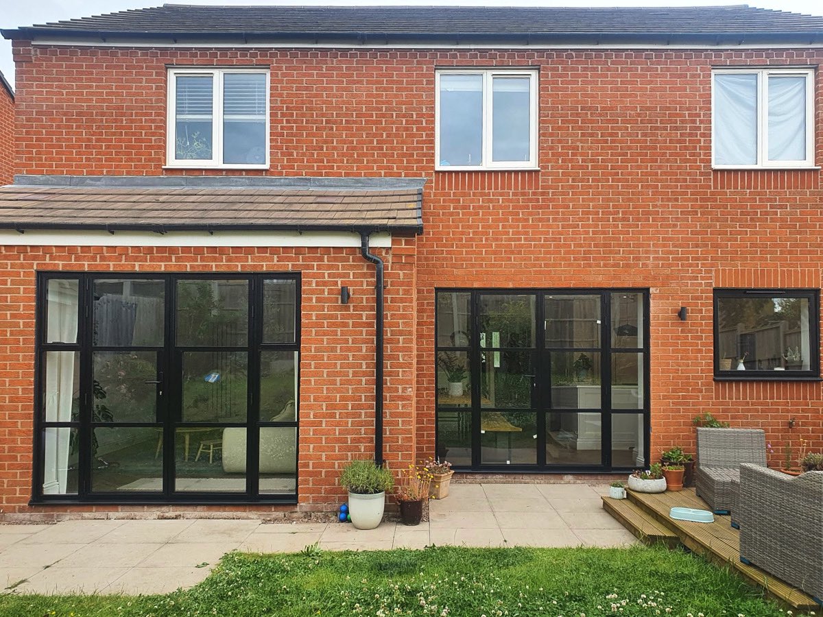 Replicate the appearance of traditional steel doors with classic glazing bars and panel designs to create a vintage look.

Alitherm Heritage has been designed to offer a solution for heritage properties, renovation projects or a modern replacement / alternative to old steel.