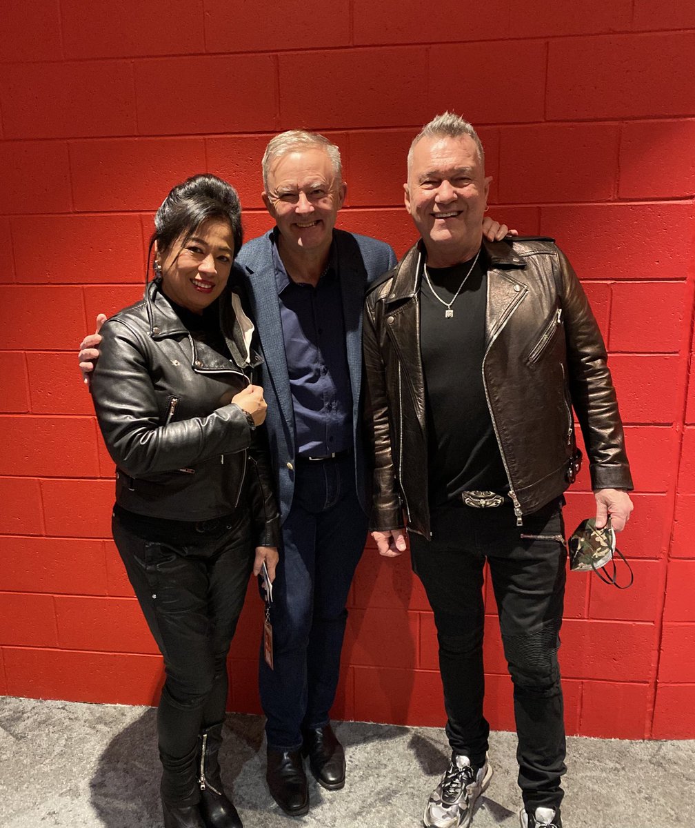 Looking forward to a night off with <a href="/JimmyBarnes/">Jimmy Barnes</a> and <a href="/jane13barnes/">💧Jane Barnes</a> #livemusic