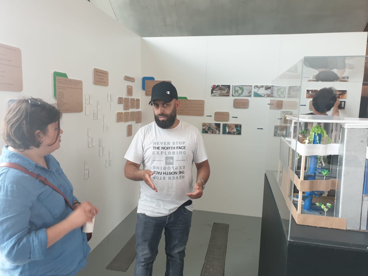 IpeiccP's tweet photo. Quel plaisir d'accueillir les habitants du quartier autour du vernissage de l'exposition "Passé, Présent, Futur". Retour sur une année de travail avec les écoliers de l'école Bouloche, des ados de l'EVS et des jeunes de #ArtEnsemble @Heraultinfos @GabriellHenry34 @claragimenezz https://t.co/EAIcCoJxOi