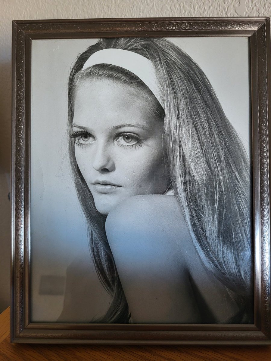 jenniferfield's tweet photo. At my auntie's here in Southern Oregon, and just look at this beautiful pic of my Auntie Mac 😍 #thatsmyblood #fieldfamily https://t.co/FhC9W6Vp2P