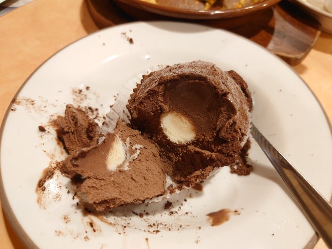 今日はデザートまで食べちゃお。
トリュフアイスうまよ 