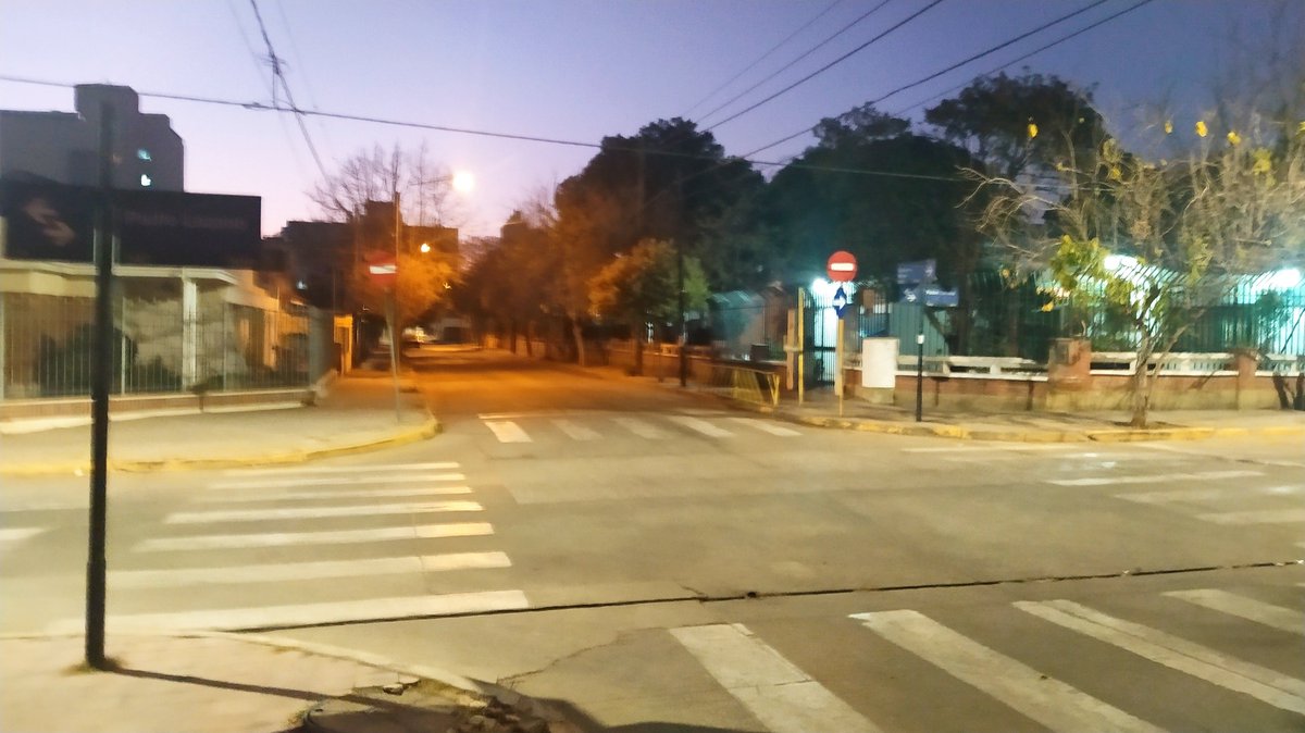 AvilaGas's tweet photo. @JMGonzalez30 @MuniCba Otro día sin clases en el Roma hoy... https://t.co/aUQSqci4V1