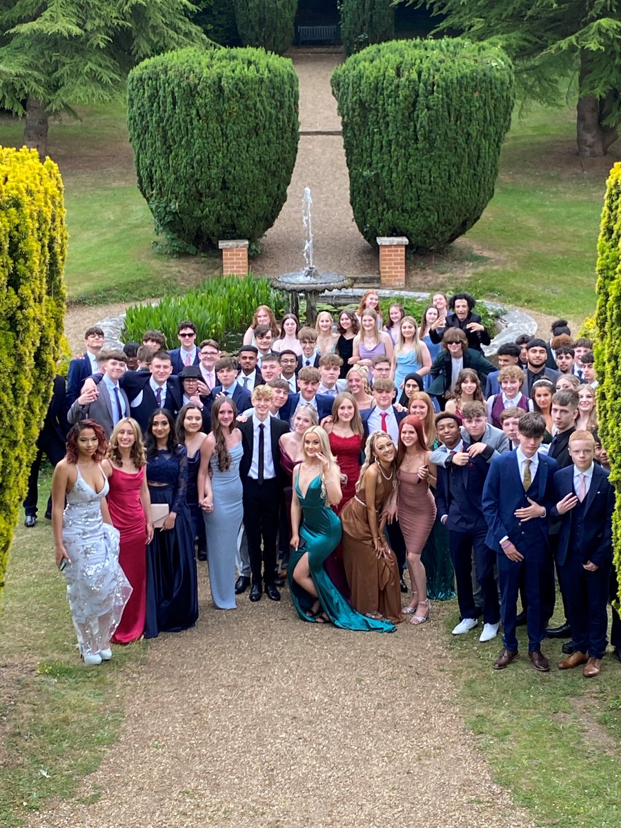 SRA_StAlbans's tweet photo. Year 11 had a fabulous time celebrating together at  their prom last night. We are incredibly proud of these amazing students and what they have achieved during their time with us at Samuel Ryder Academy and look forward to seeing them on results day. #leavers2022 #prom2022 https://t.co/tu3finmEvU