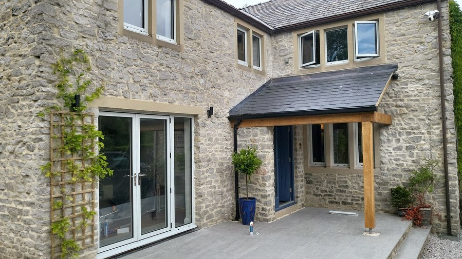 WARWICK_DEV_LTD's tweet photo. Check out one of our recent installations in Castleton😍😍
Our Smart Aluminium windows and doors in RAL 9018 (Papyrus White) look absolutely stunning in this period property. 🔥🙌🏻 
#SmartAluminium #Windows #Doors #BeautifulHomes #SupplyAndFit #HomeInspo #Castleton #PeakDistrict https://t.co/kHU932gLVd