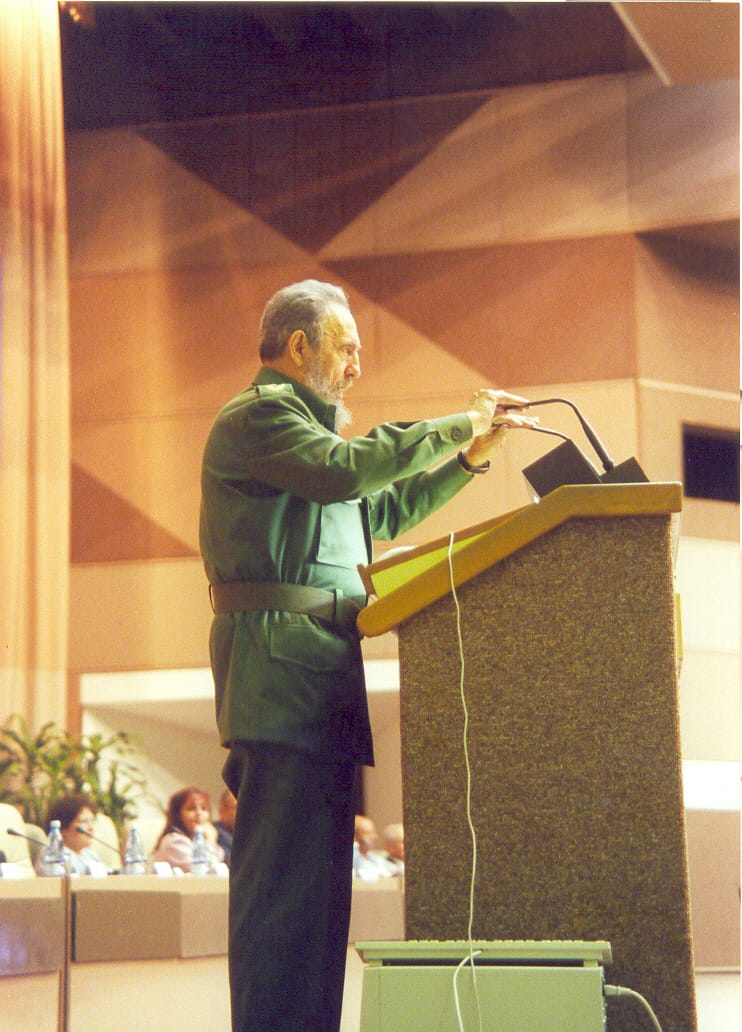 #Fidel: ... el futuro pertenece por entero a nuestros sueños de igualdad y justicia para todos los seres humanos. ¡Los pueblos vencerán! (24/06/2000)