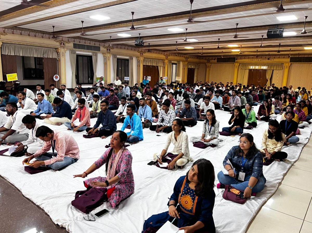 ABVPVoice's tweet image. गुजरात प्रांत अभ्यास वर्ग-II अभाविप के राष्ट्रीय संगठन मंत्री श्री @AshishSainram ने &quot;परिसर सक्रियता, वैचारिक संघर्ष परिणाम और प्रभाव&quot; विषय पर कार्यकर्ताओं को संबोधित किया।