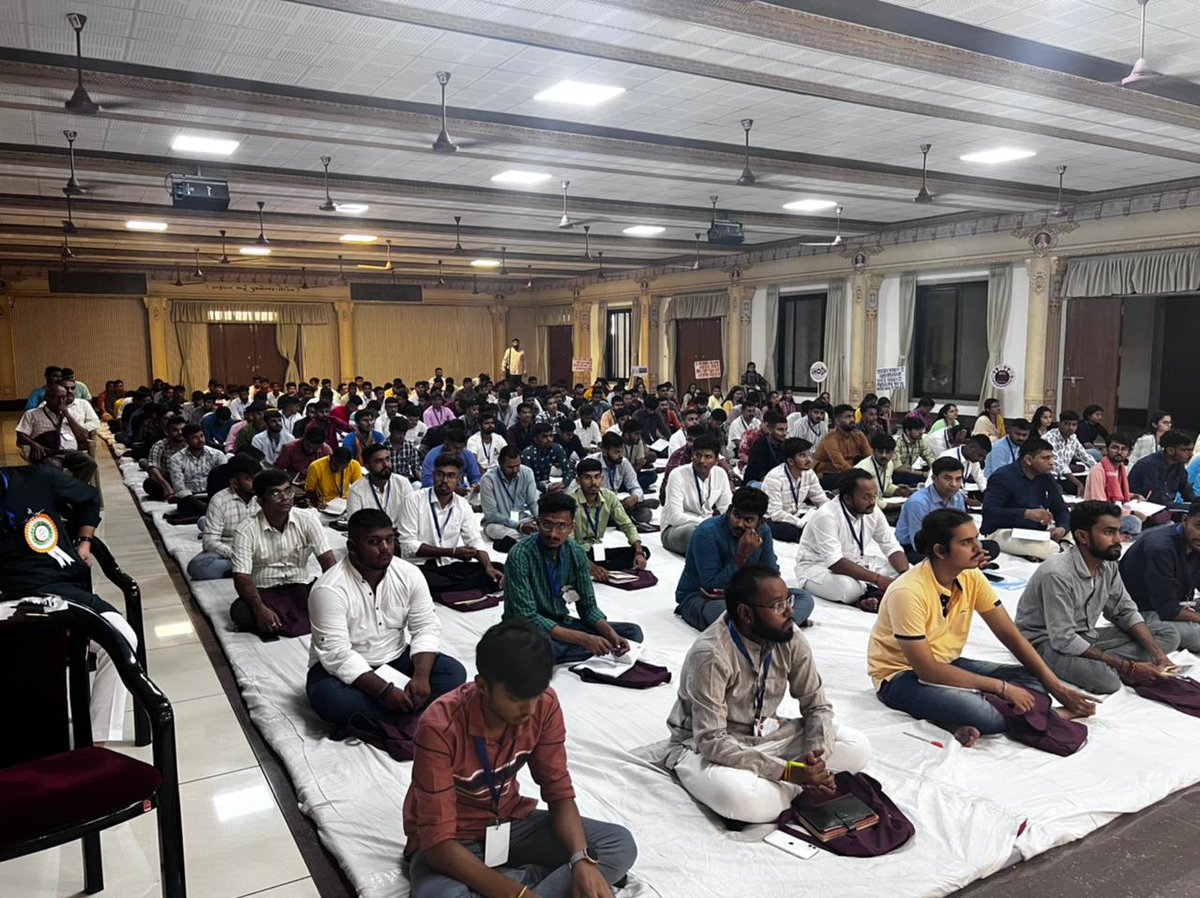 ABVPVoice's tweet image. गुजरात प्रांत अभ्यास वर्ग-II अभाविप के राष्ट्रीय संगठन मंत्री श्री @AshishSainram ने &quot;परिसर सक्रियता, वैचारिक संघर्ष परिणाम और प्रभाव&quot; विषय पर कार्यकर्ताओं को संबोधित किया।