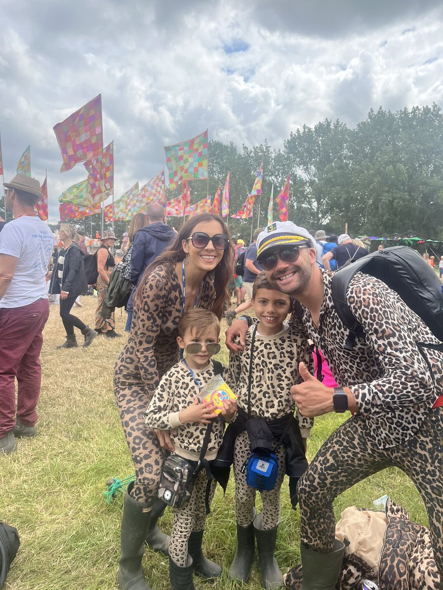GlastoLive's tweet photo. Matchy matchy family KG https://t.co/4TXoUeQqb5