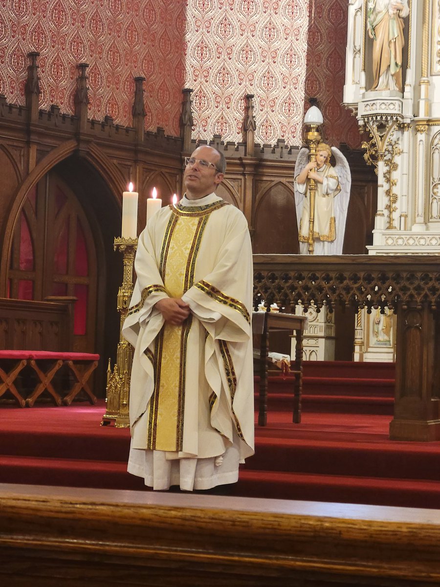 NadaOffak's tweet photo. What a #WCDSBAwesome year-end liturgy for our Central Staff ❤️ Special thanks to @Fr_Toby for leading us in prayer 🙏 #SentToBuild @WCDSBNewswire https://t.co/zQHpemX6yp