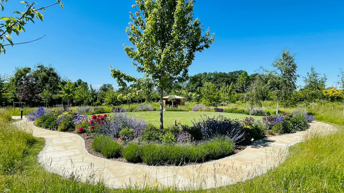 BradstoneUK's tweet photo. The winner for Best use of Natural Stone for 2021 is Goldenstones Gardening with various different elements to the design the judges were impressed by the design and skill used to complete this fantastic project. #naturalstone #paving #gardendesign https://t.co/cTkoVjwanZ