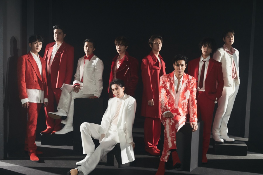 soompi's tweet photo. WATCH: #SuperJunior Asks "What Are You Waiting For?" In Retro Teaser For Pre-Release MV 
https://t.co/do7V3k27KA https://t.co/zeeWWvtk3D