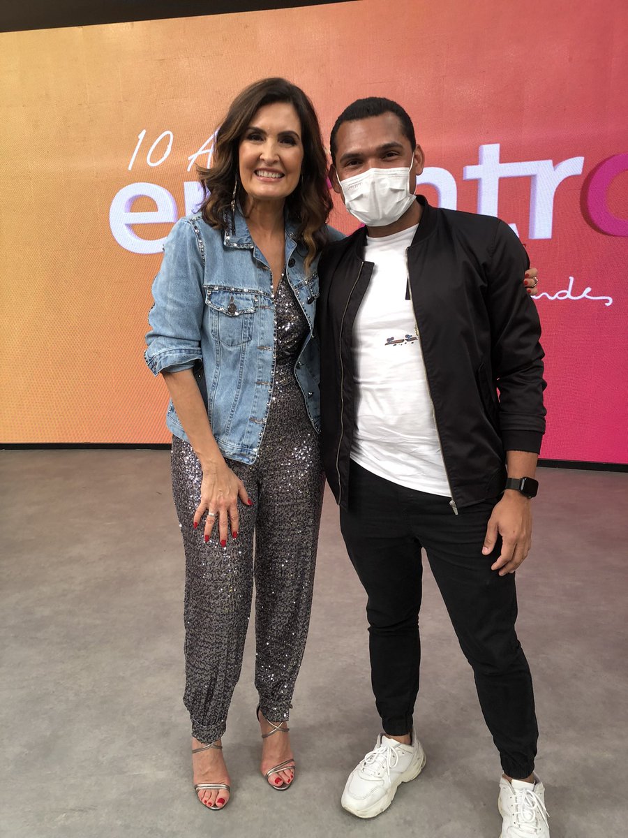 fabio_ventura's tweet photo. #Encontro #encontrocomfatimabernardes #10anos #1decada #fatimabernardes #HappyBirthday https://t.co/85EtnYCP5R