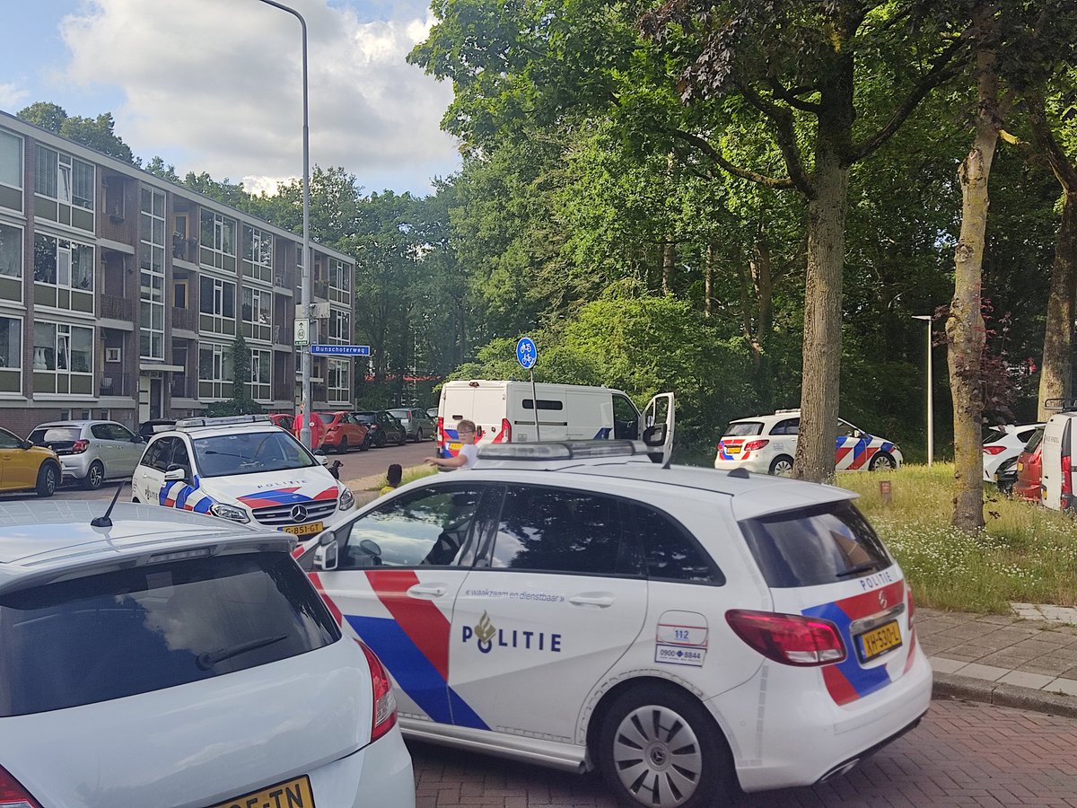 Politieactie aan de Bunschoterweg in verband met een heterdaad inbraak op klaarlichte dag aan De Zoom!