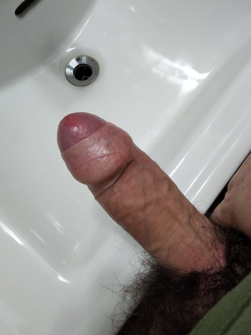 Rt if you would get on your knees for this thick uncut cock https://t.co/MQ9kksiBro